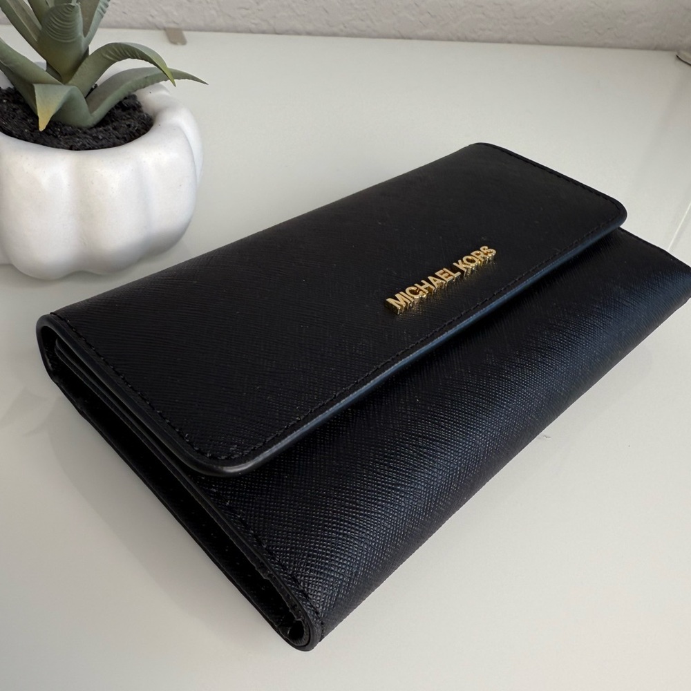 Michael Kors Trifold Wallet Black Color - Picture 4 of 7